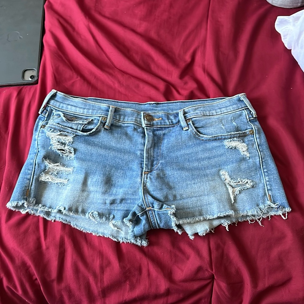 True Religion Joey Jean Shorts. Label reads “Joey Cut-Off” Stretchy